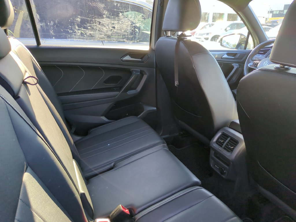 Used 2023 Volkswagen Tiguan SE R-Line FWD image 7