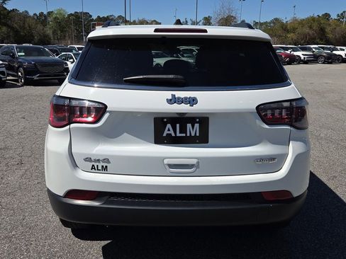 Used 2024 Jeep Compass Latitude AWD/4WD image 10