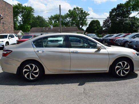 Used 2017 Honda Accord EX-L image 7