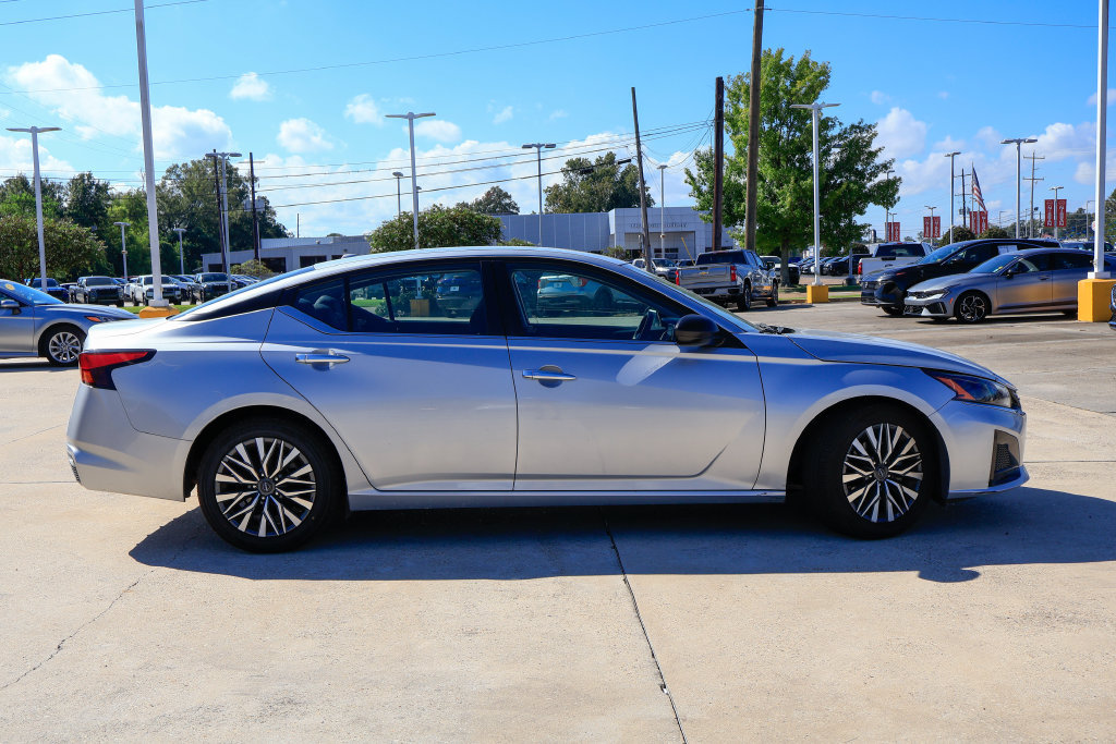 Used 2024 Nissan Altima 2.5 SV FWD image 21