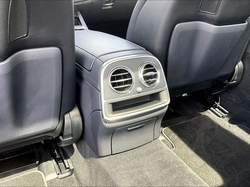 Used 2017 Mercedes-Benz S 550 Sedan image 32