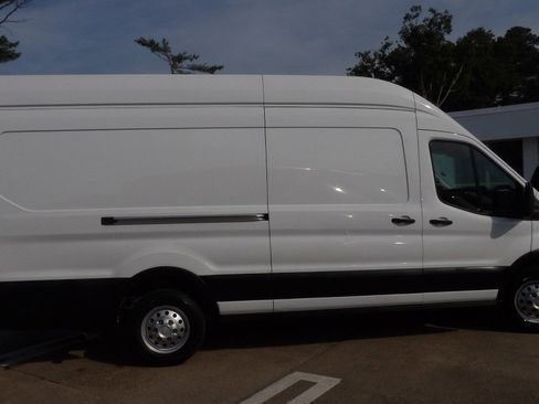 Used 2024 Ford Transit 250 148 High Roof Extended AWD image 2