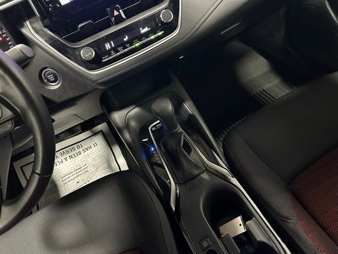 Used 2025 Toyota Corolla SE image 37