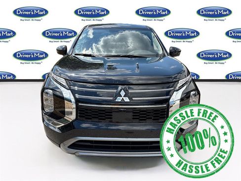 Used 2025 Mitsubishi Outlander SE FWD image 2
