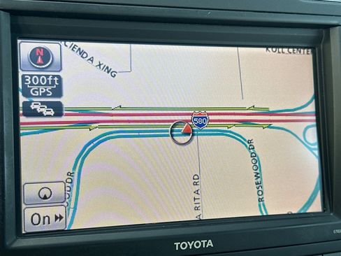 Used 2012 Toyota Highlander Limited image 26