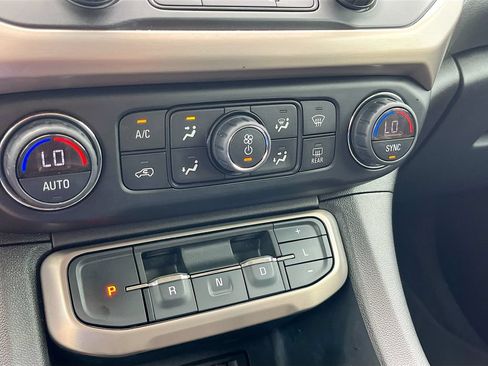 Used 2022 GMC Acadia Denali w/ Denali Ultimate Package FWD image 16