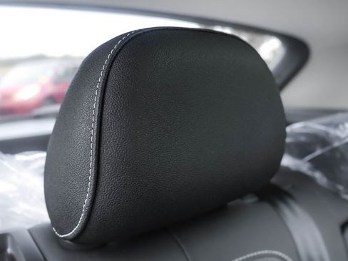 Used 2025 Volkswagen Taos SE image 28