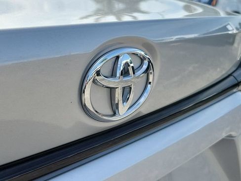 Used 2025 Toyota Corolla LE FWD image 5