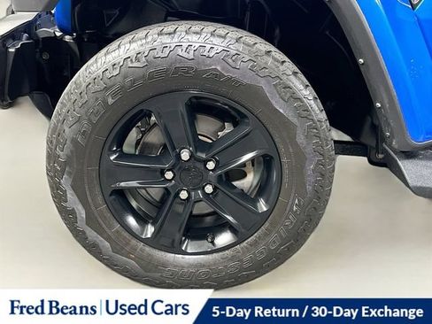 Used 2022 Jeep Wrangler Unlimited Sahara AWD/4WD image 38