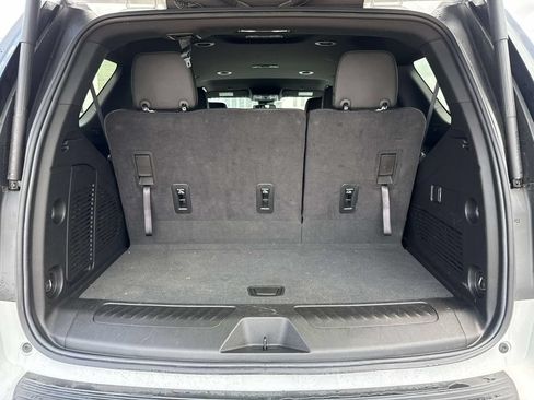 Used 2024 Chevrolet Tahoe LT RWD image 8