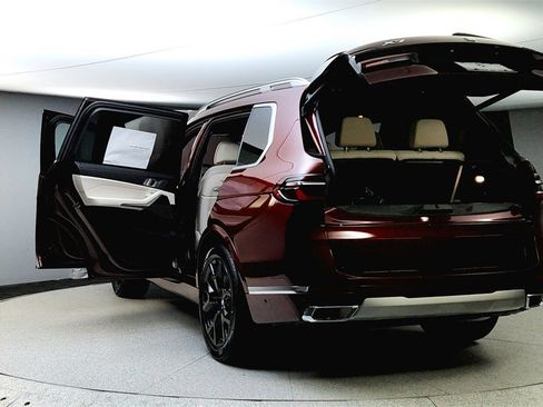 Used 2025 BMW X7 xDrive40i image 11