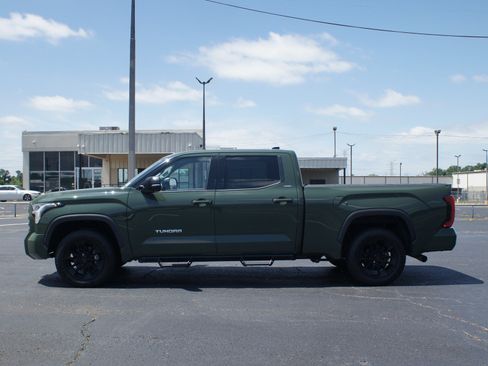 Used 2022 Toyota Tundra SR5 w/ SR5 Premium Package AWD/4WD image 12