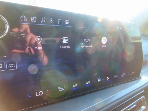 Used 2024 Chevrolet Traverse LS image 23