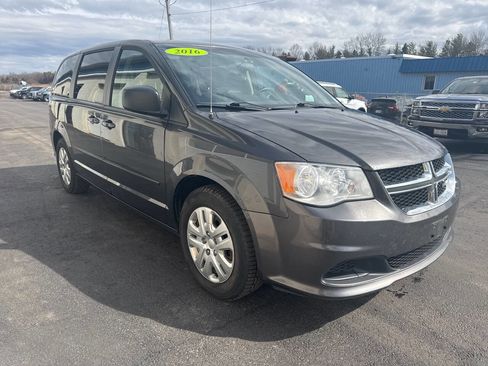 Used 2016 Dodge Grand Caravan SE w/ Quick Order Package 29E SE image 4
