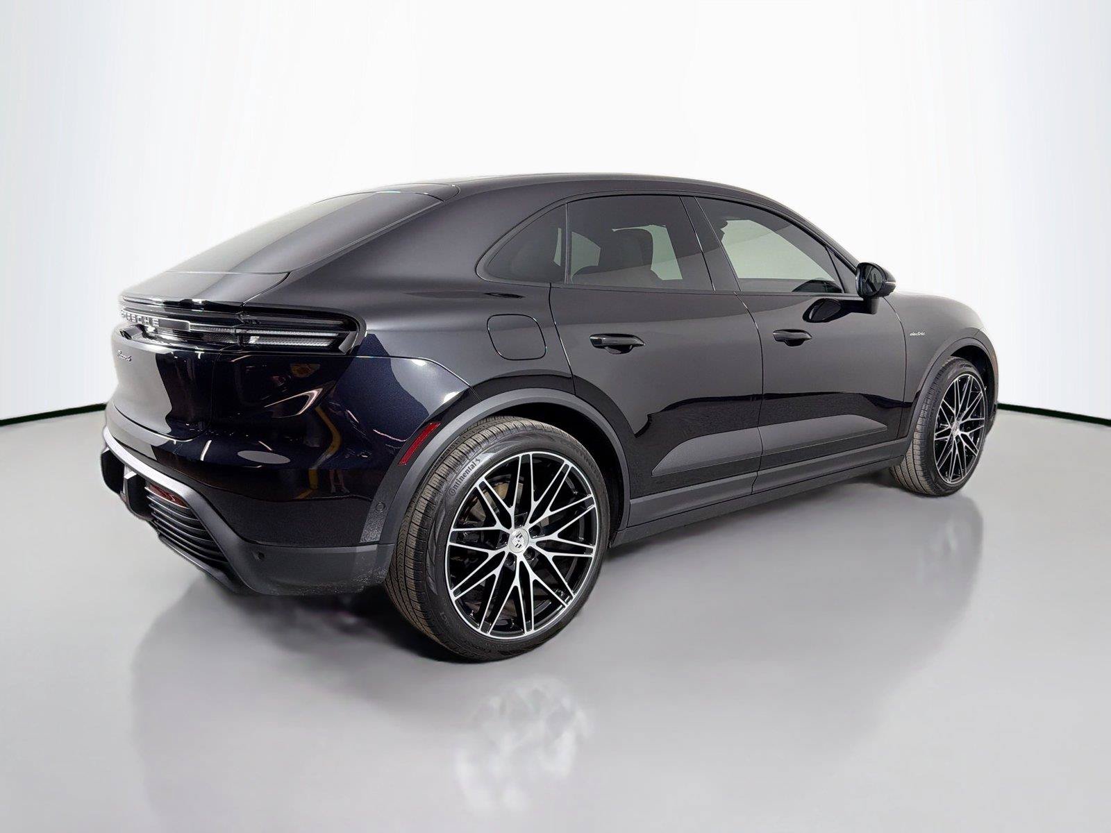 Used 2026 Porsche Macan 4 Electric AWD/4WD image 7