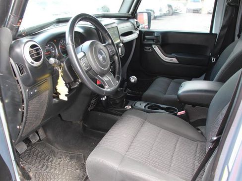 Used 2012 Jeep Wrangler Unlimited Rubicon w/ Dual Top Group AWD/4WD image 9
