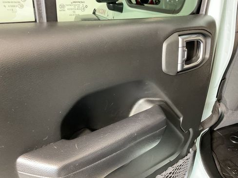 Used 2023 Jeep Wrangler Unlimited Rubicon w/ Cold Weather Group AWD/4WD image 17