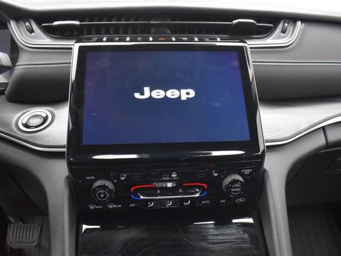 Used 2023 Jeep Grand Cherokee L Limited image 21