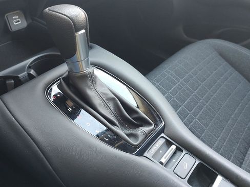 Used 2023 Honda HR-V LX image 11