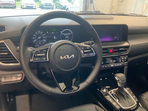 Certified 2025 Kia Seltos EX w/ EX Sunroof Package AWD/4WD image 14