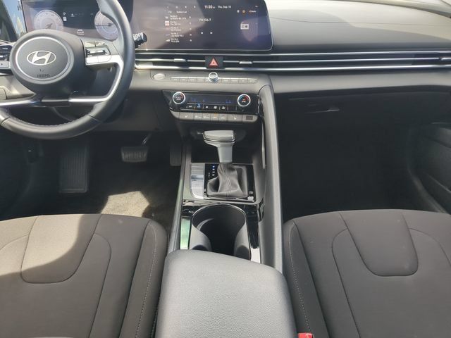 Used 2025 Hyundai Elantra SEL FWD image 16