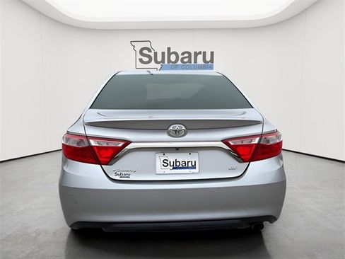 Used 2016 Toyota Camry SE image 6
