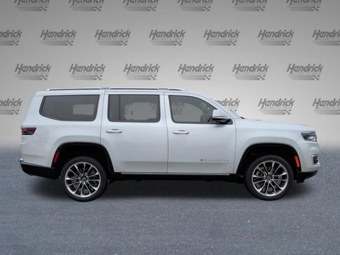 Used 2022 Jeep Wagoneer Series III w/ Premium Group I AWD/4WD image 6