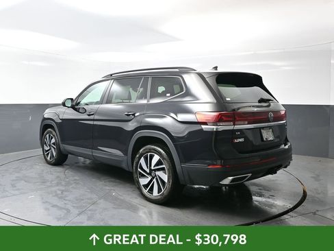 Used 2025 Volkswagen Atlas SE image 12