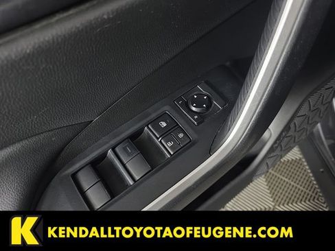 Used 2022 Toyota RAV4 LE AWD/4WD image 22