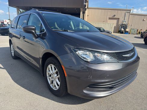 Used 2020 Chrysler Voyager Lxi FWD image 1