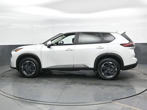 Used 2025 Nissan Rogue SV image 8