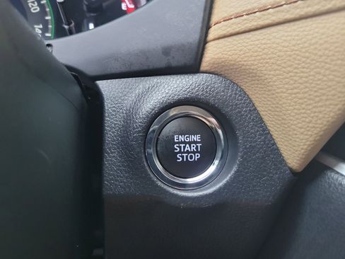 Used 2025 Toyota RAV4 XLE image 31