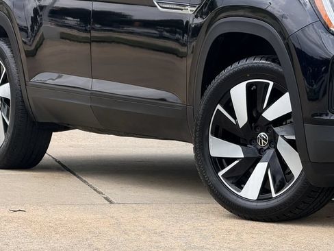 Used 2025 Volkswagen Atlas Cross Sport SE FWD image 11