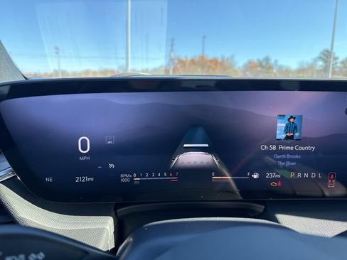 Used 2025 Buick Enclave Preferred image 25