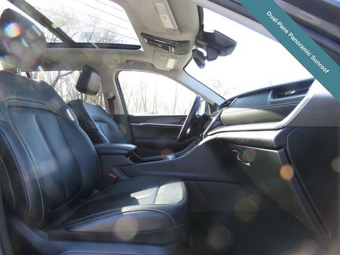 Used 2022 Jeep Grand Cherokee L Limited image 13