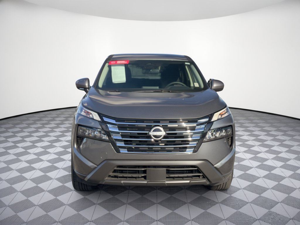 Certified 2025 Nissan Rogue SV FWD image 10