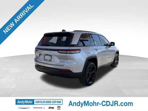 Used 2025 Jeep Grand Cherokee Limited w/ Luxury Tech Group II AWD/4WD image 7