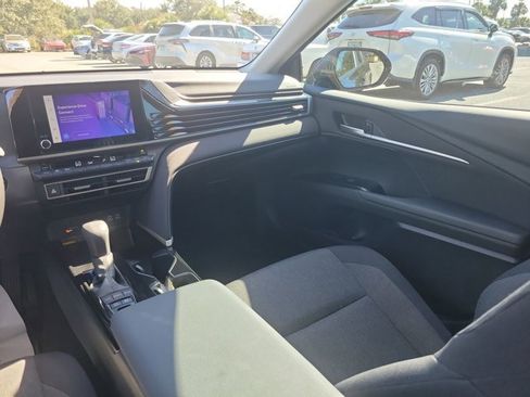 Used 2025 Toyota Camry LE image 3