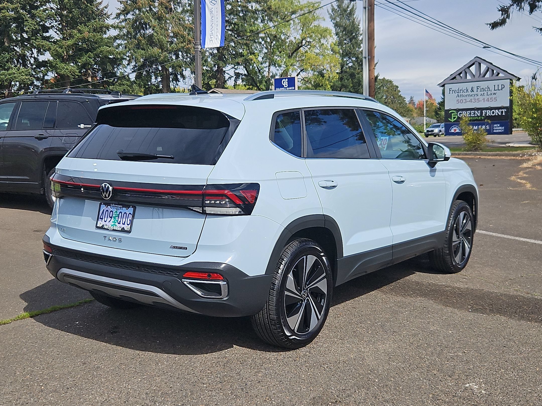 Used 2025 Volkswagen Taos SE w/ Panoramic Sunroof Package AWD/4WD image 5