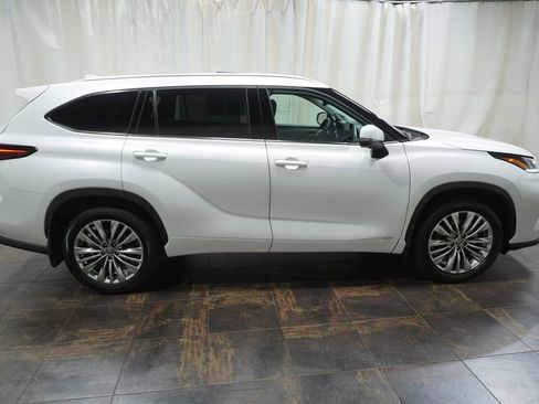 Used 2026 Toyota Highlander Platinum AWD/4WD image 3