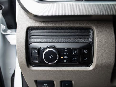 Used 2025 Ford F350 Platinum w/ Platinum Plus Package image 11