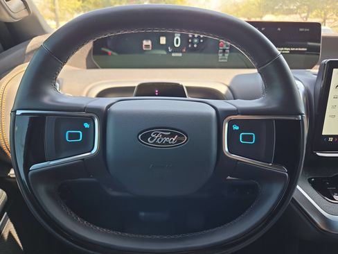 Used 2025 Ford Expedition Tremor AWD/4WD image 18