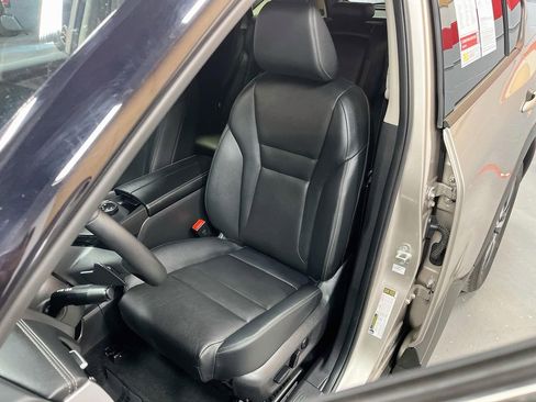 Used 2025 Nissan Rogue SL w/ SL Premium Package AWD/4WD image 19