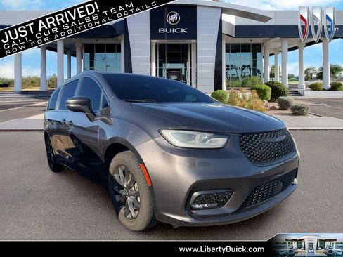 Used 2021 Chrysler Pacifica Touring w/ S Appearance Package FWD image 1
