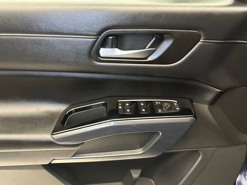 Used 2023 Nissan Pathfinder SL AWD/4WD image 22