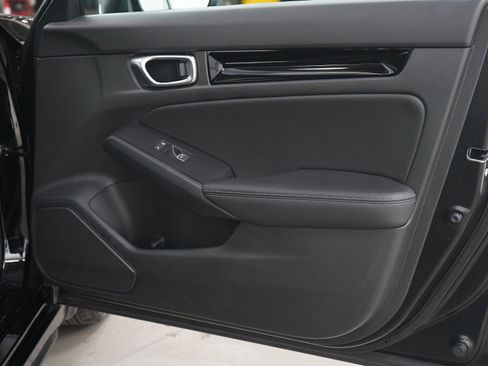 Used 2024 Honda Civic EX-L image 9