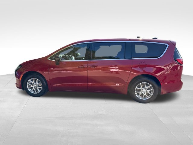 New 2027 Chrysler Pacifica Select FWD image 4