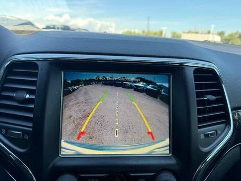 Used 2017 Jeep Grand Cherokee Trailhawk AWD/4WD image 22