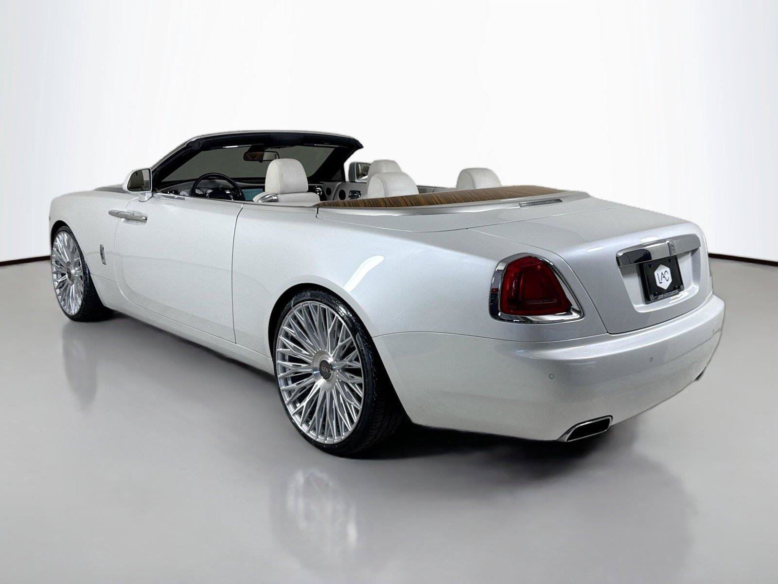 Used 2016 Rolls-Royce Dawn RWD image 10