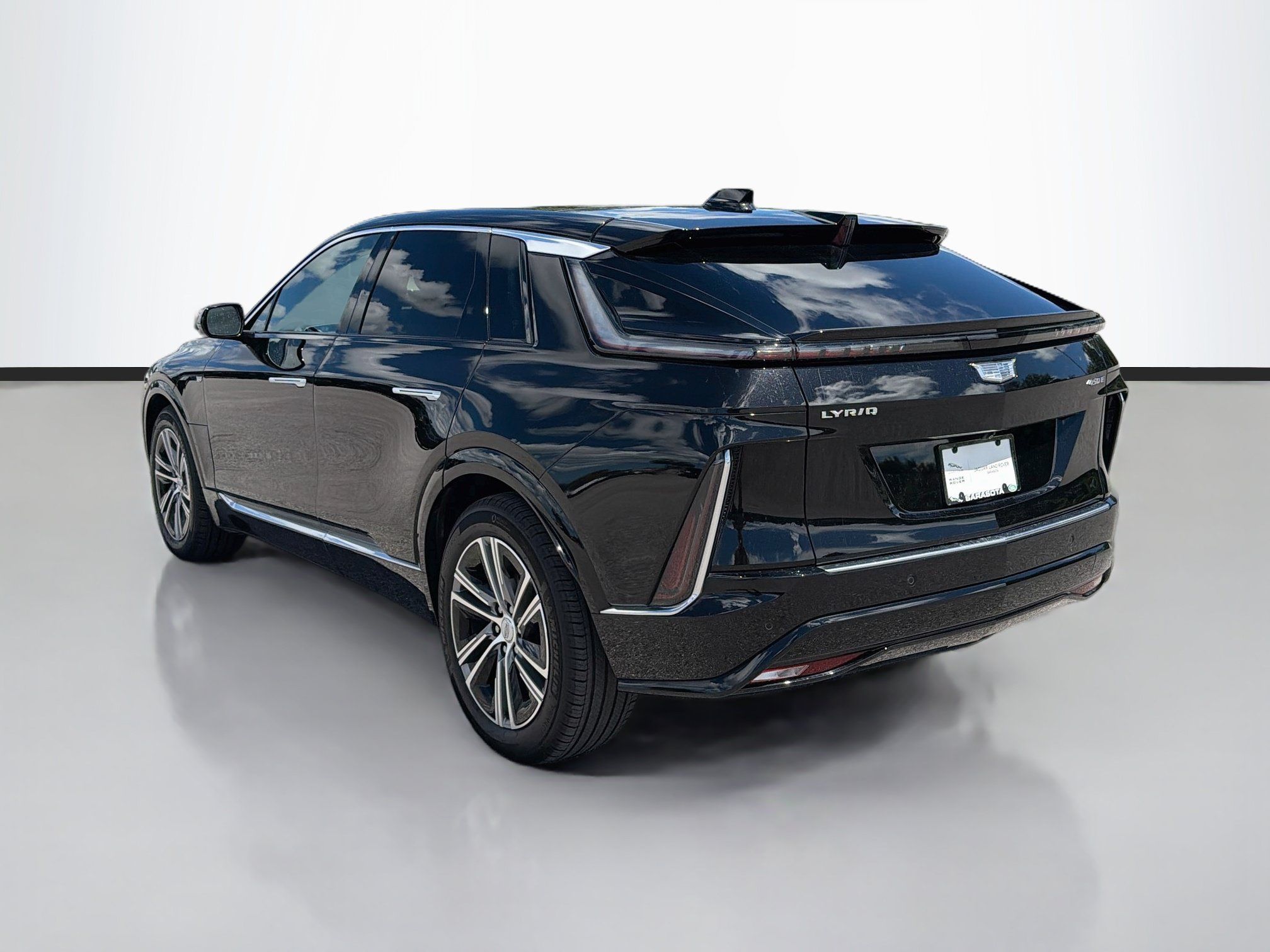 Used 2025 Cadillac Lyriq Luxury RWD image 3